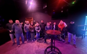 Funcionarios con beneficiarios posando para foto