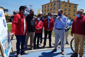 autoridades en inauguracion de ciclovia