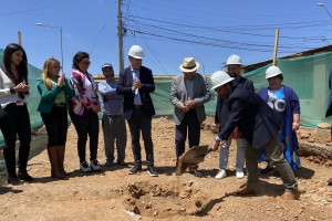 Instalan primera piedra de nueva área verde del Barrio Santa Lucía
