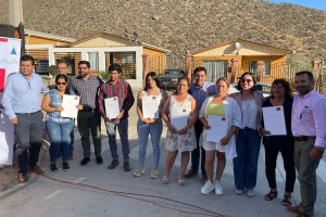 Familias reciben escrituras