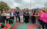 Familias y autoridades cortan cinta